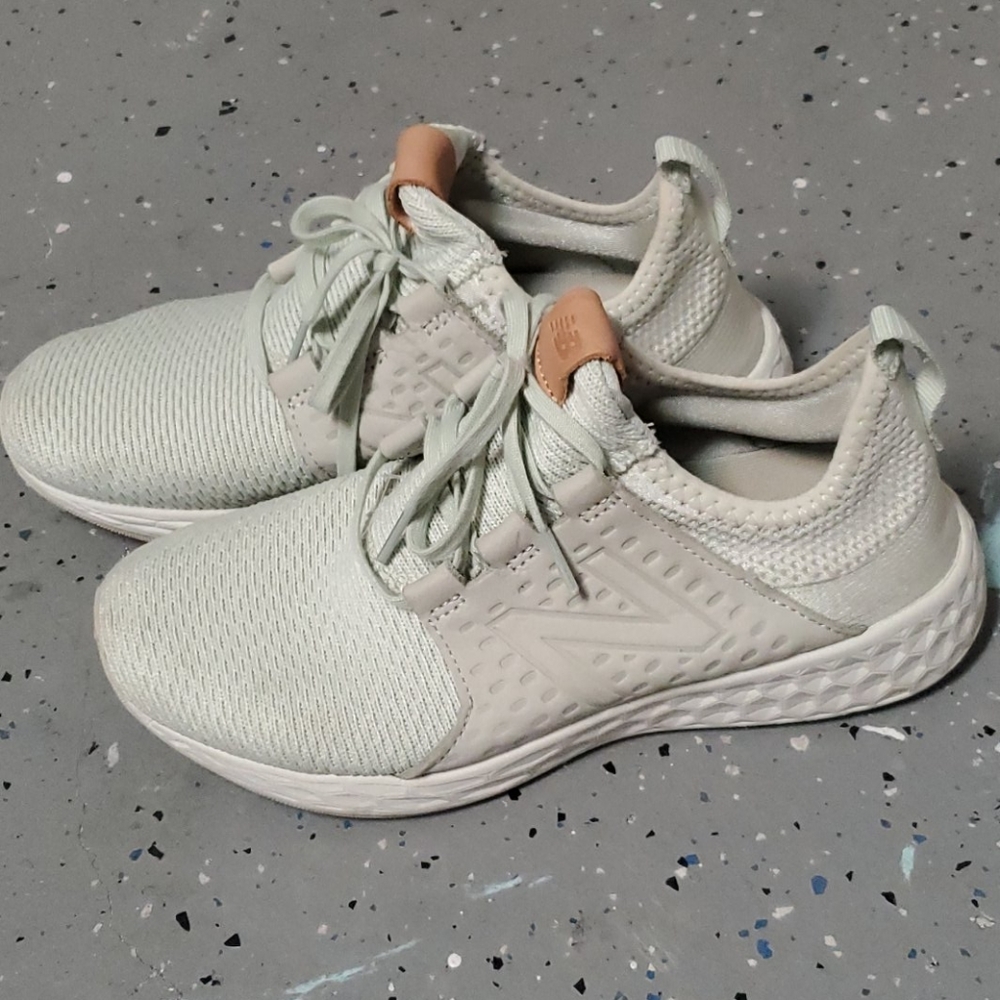 New balance mint tennis shoes sz 8.5